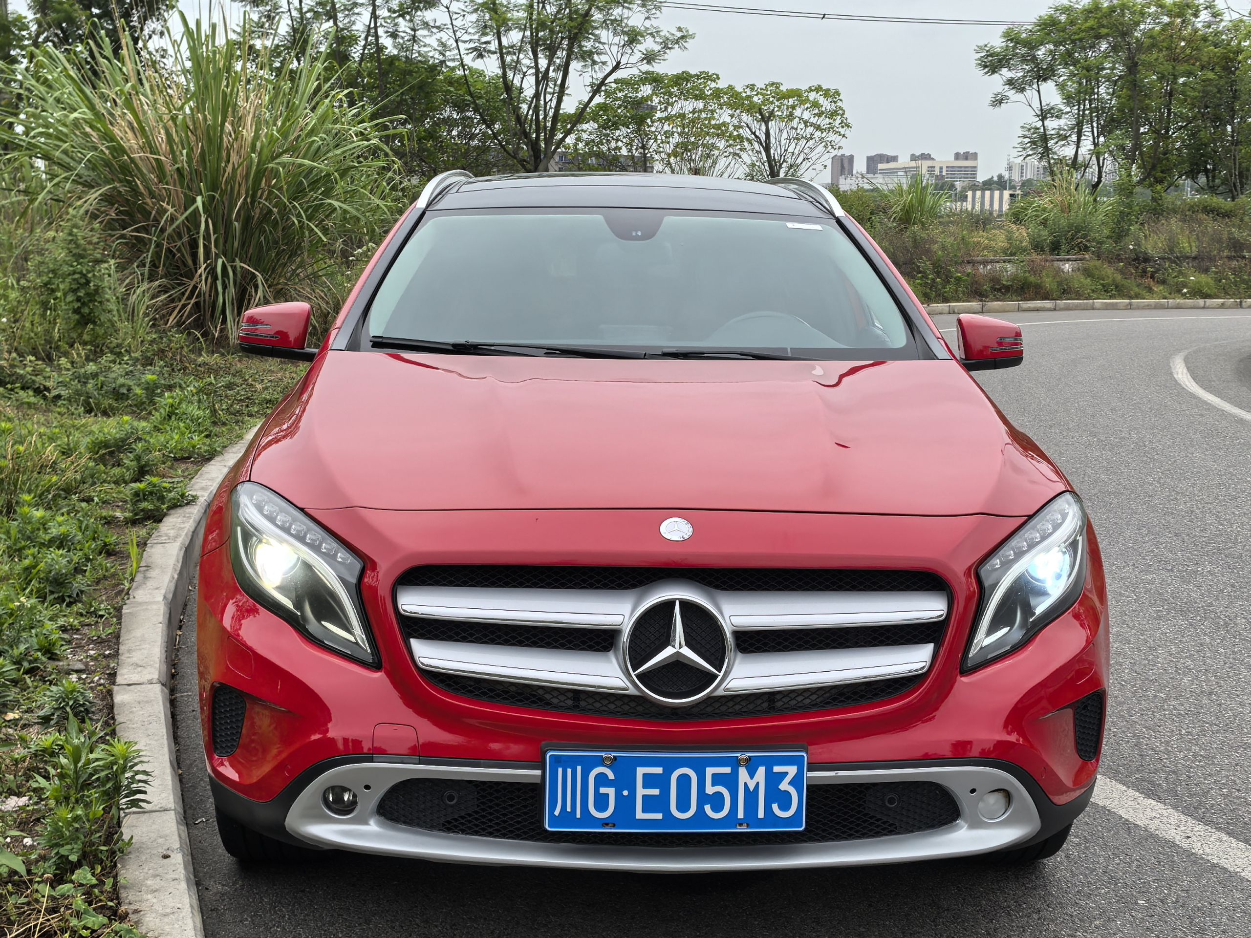 Mercedes-Benz GLA  SUV